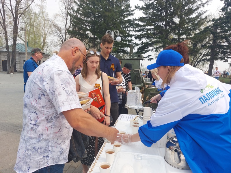 Праздничная трапеза в Нагорном Парке